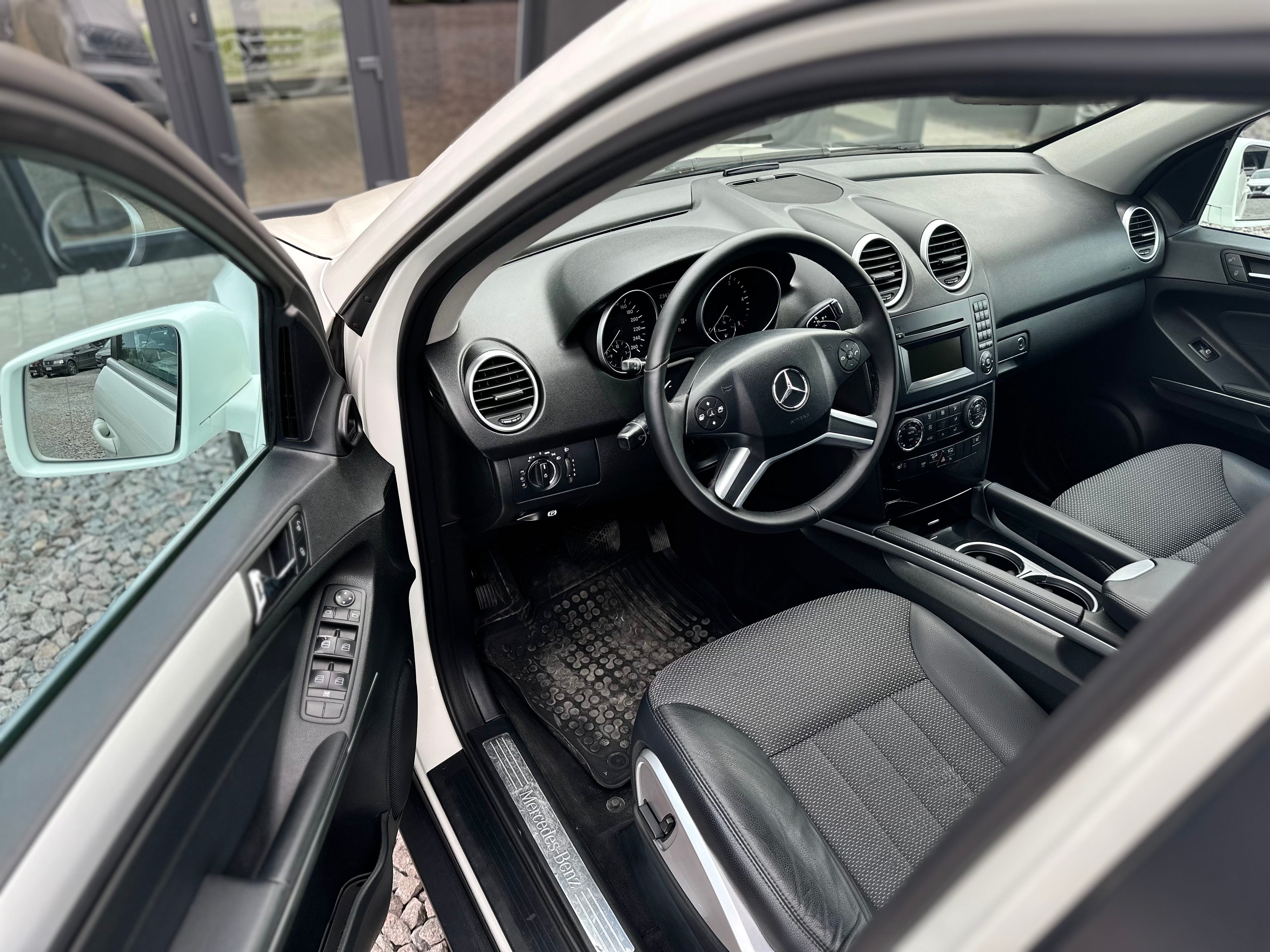 Mercedes-Benz M-Class 2010