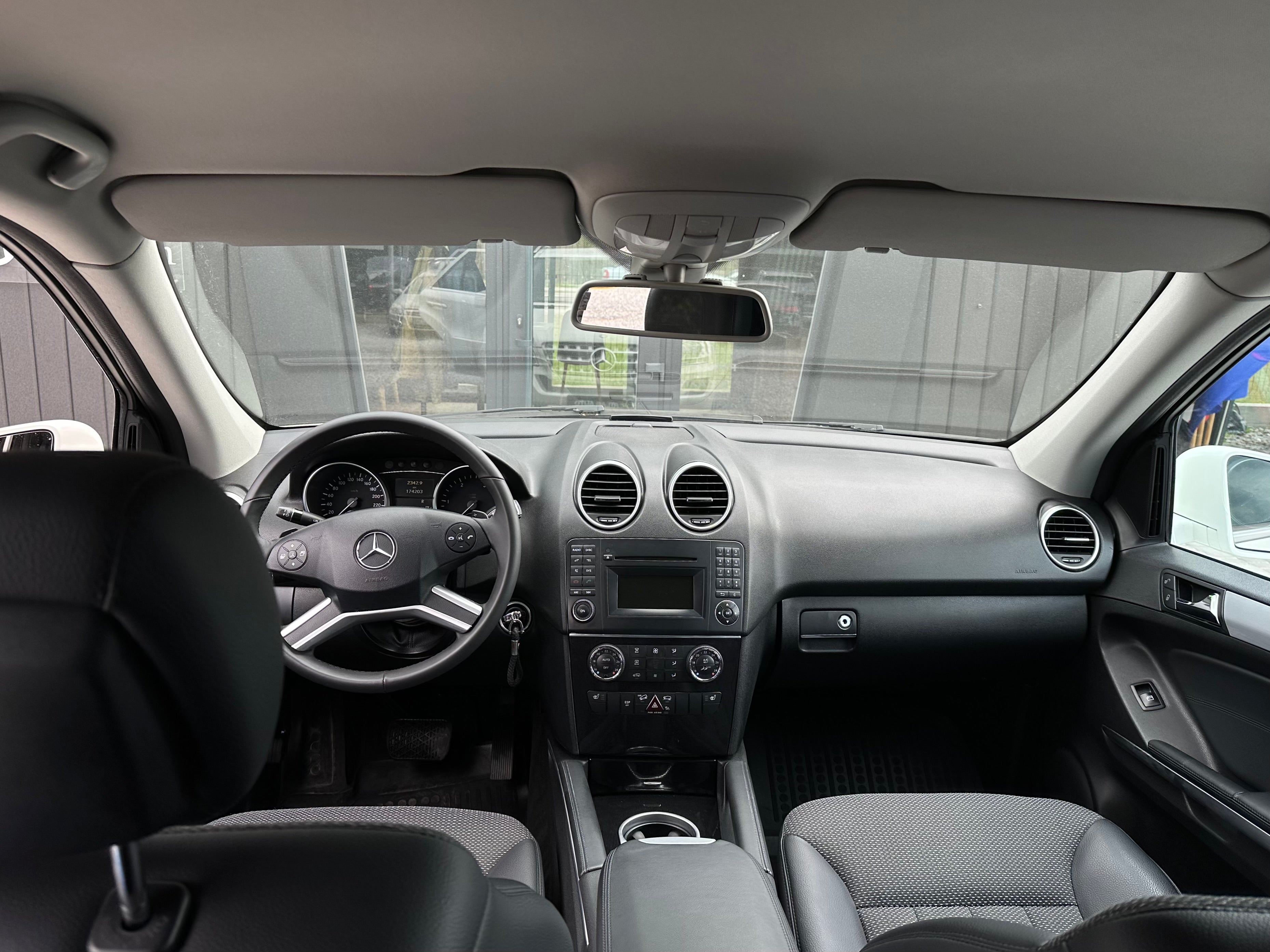 Mercedes-Benz M-Class 2010