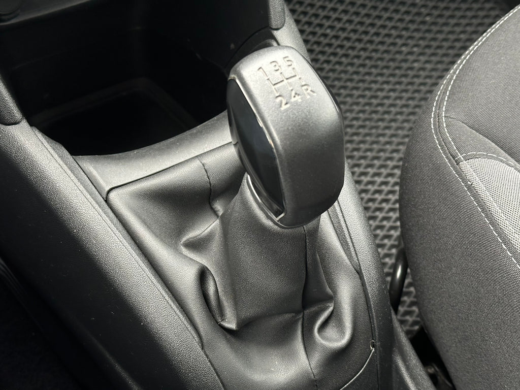 Peugeot 208 2013