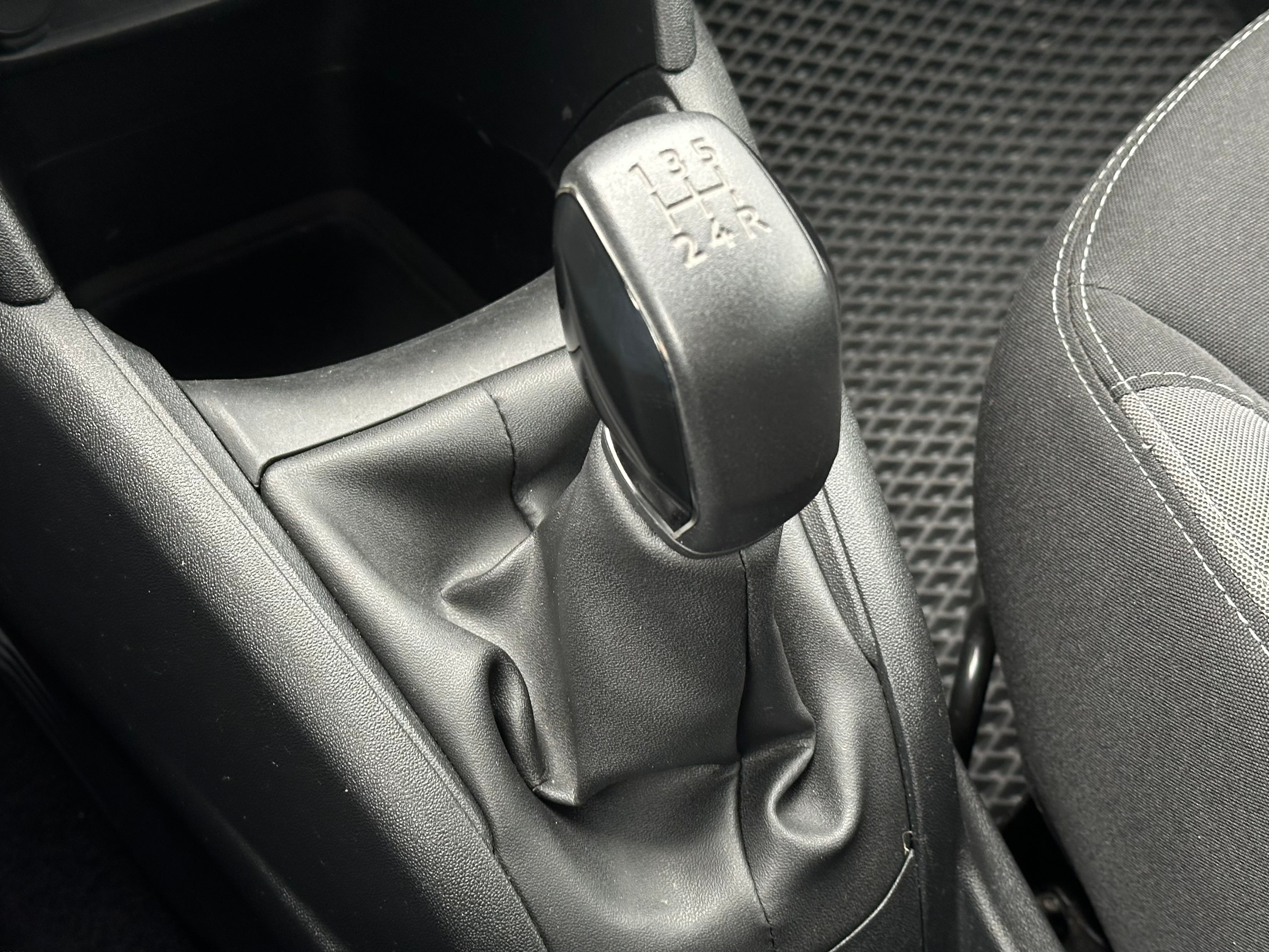 Peugeot 208 2013