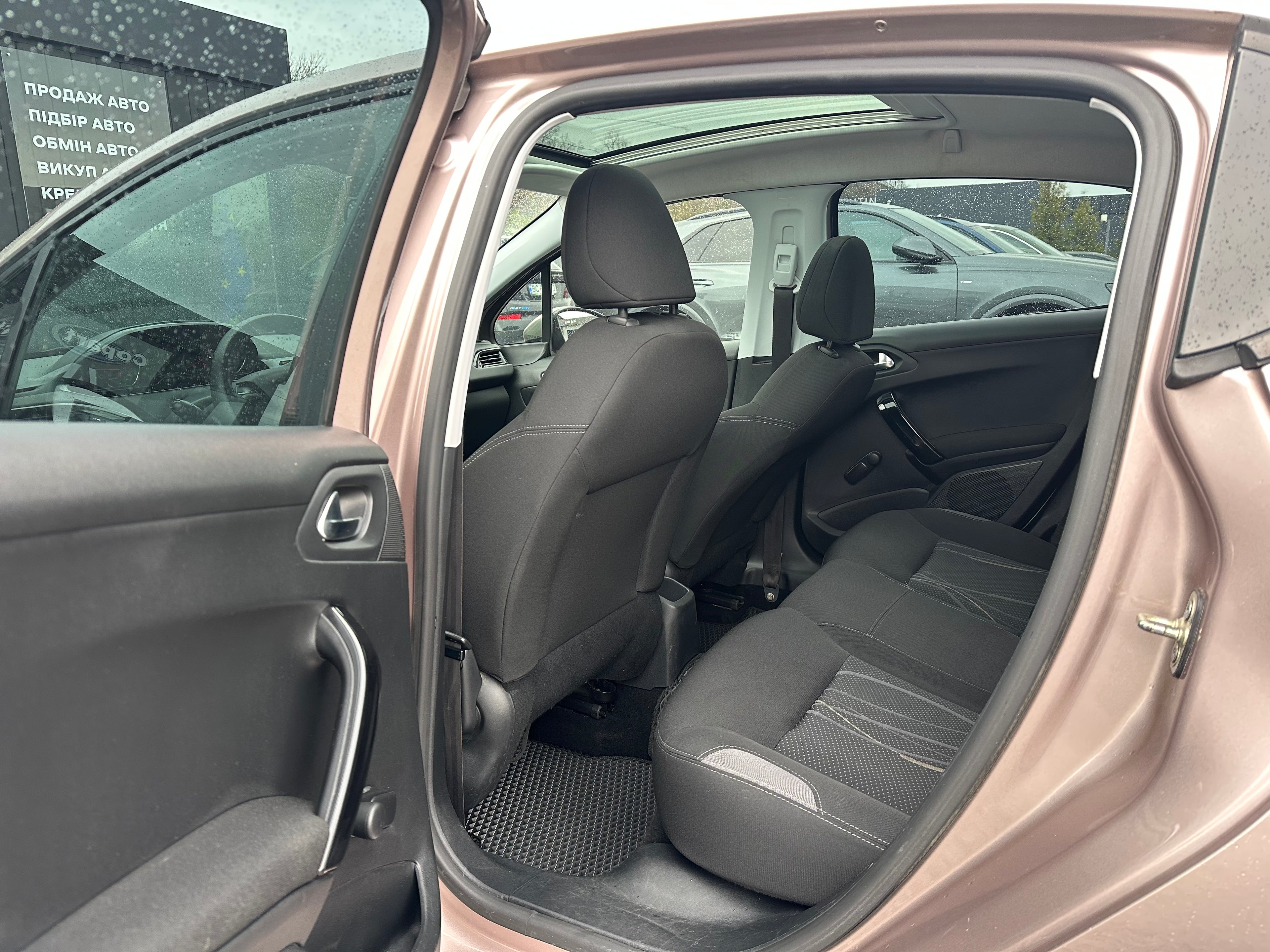 Peugeot 208 2013