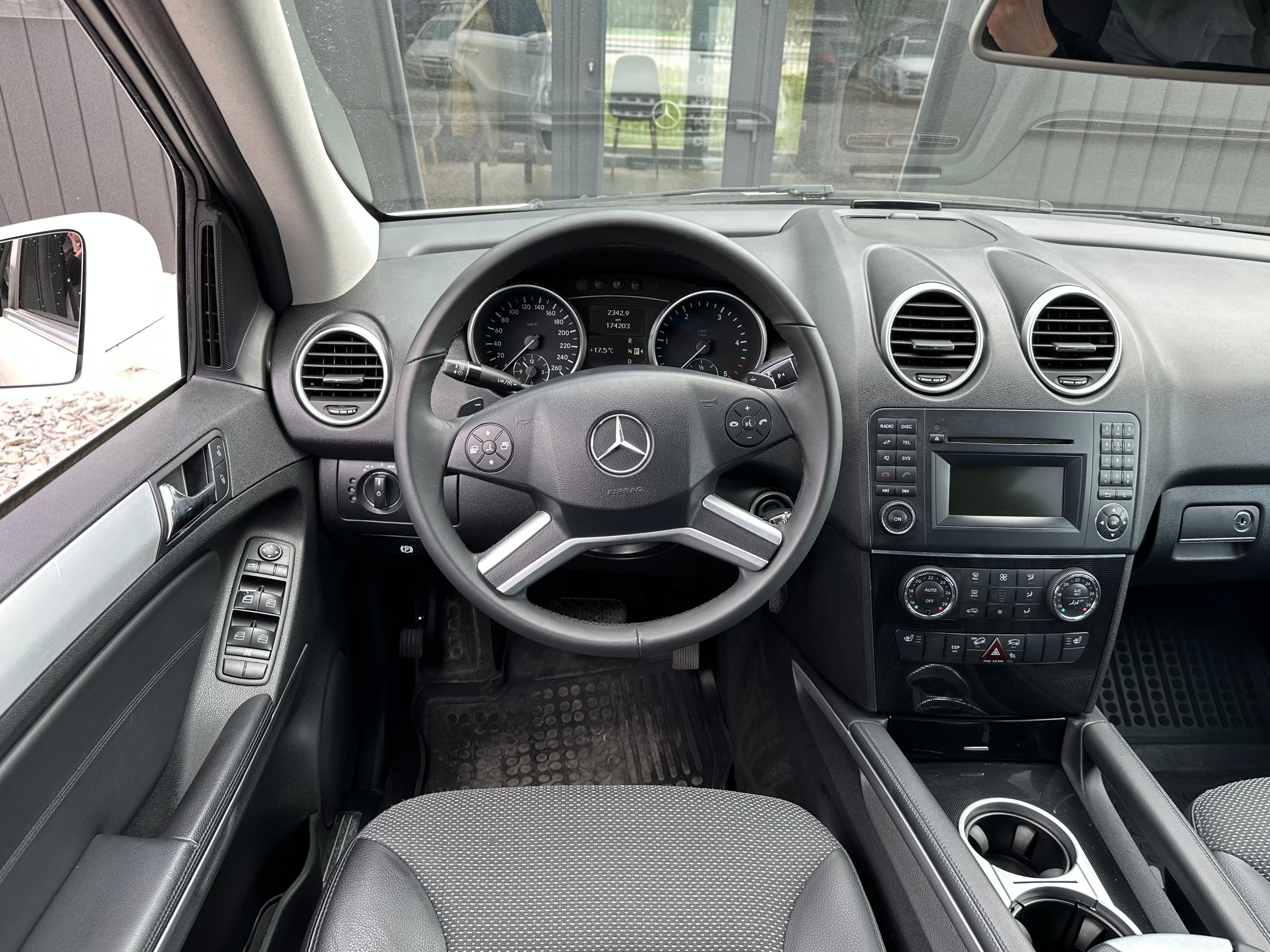 Mercedes-Benz M-Class 2010