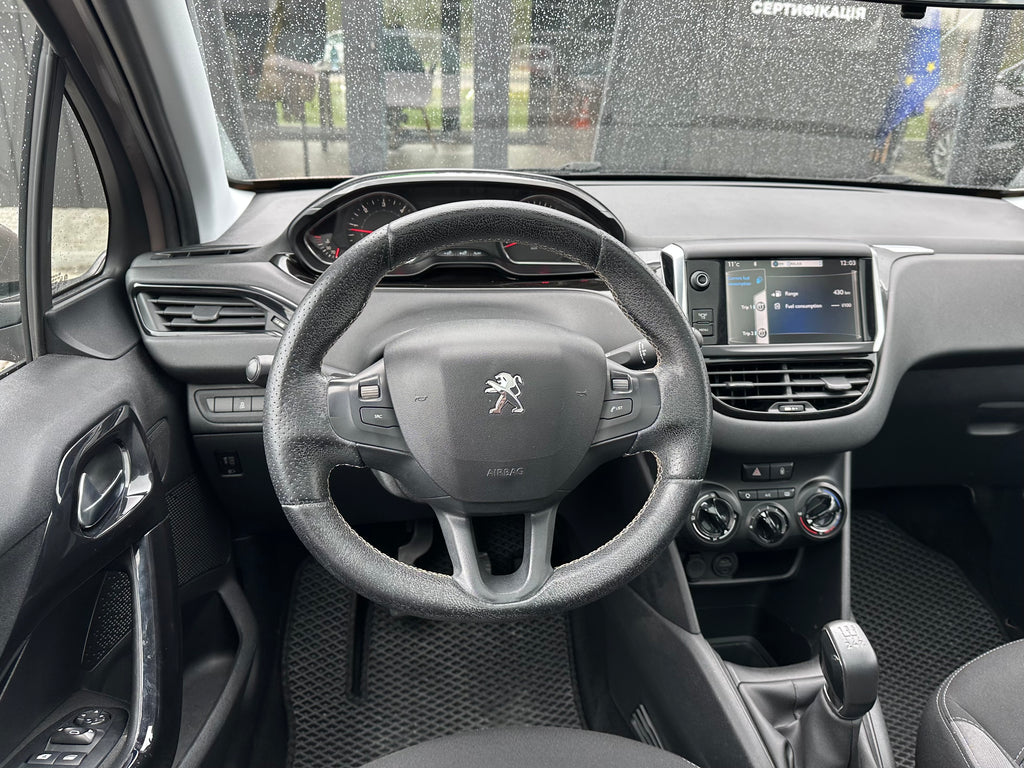 Peugeot 208 2013
