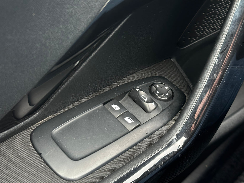 Peugeot 208 2013
